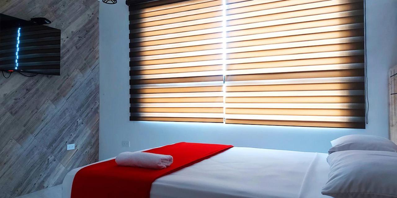 Hotel Murali - Cerca Del Aeropuerto De グアヤキル エクステリア 写真