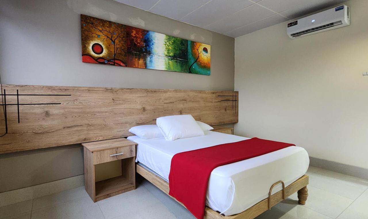 Hotel Murali - Cerca Del Aeropuerto De グアヤキル エクステリア 写真