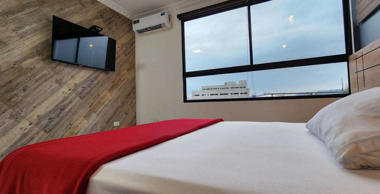 Hotel Murali - Cerca Del Aeropuerto De グアヤキル エクステリア 写真