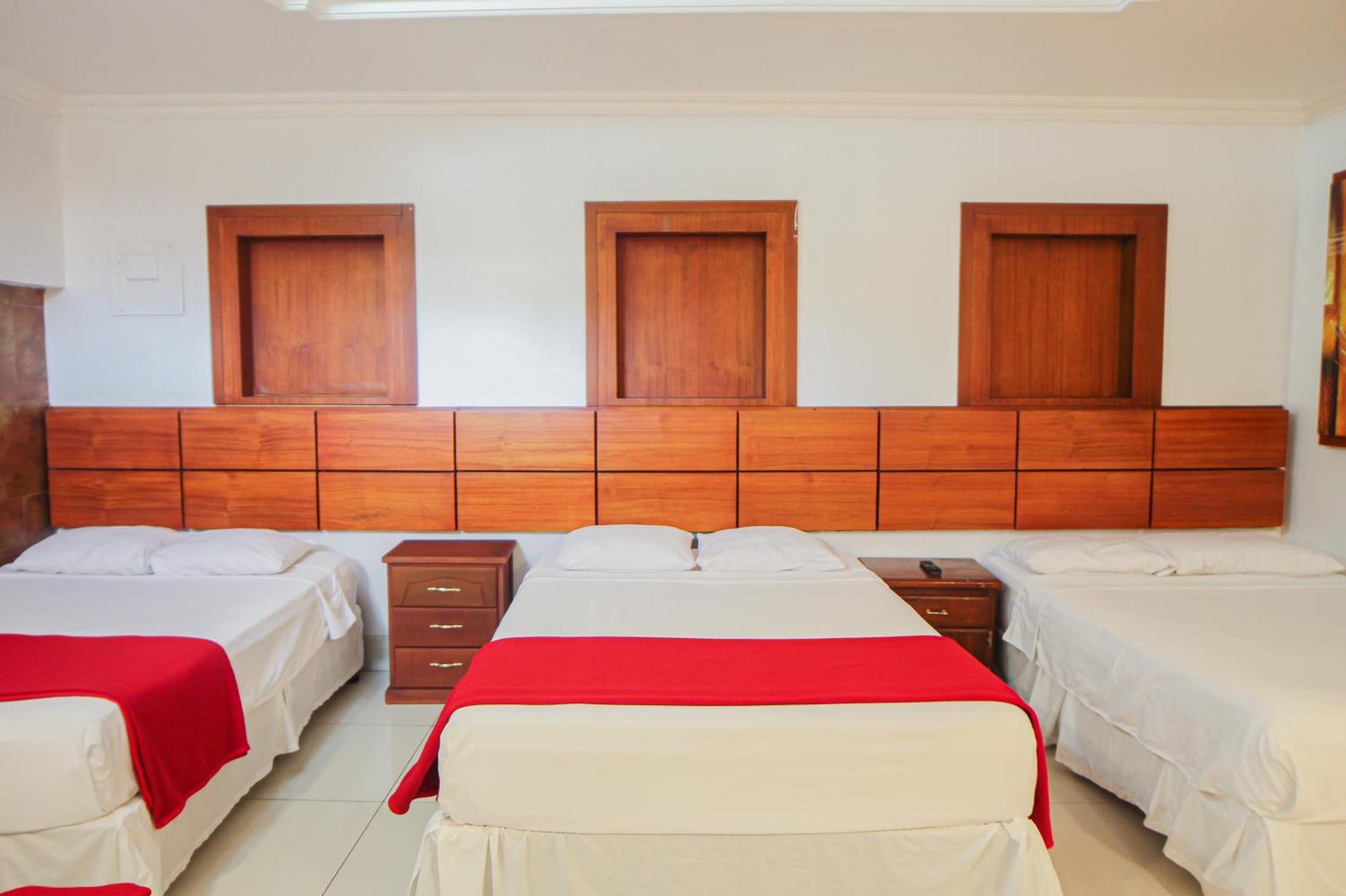 Hotel Murali - Cerca Del Aeropuerto De グアヤキル エクステリア 写真