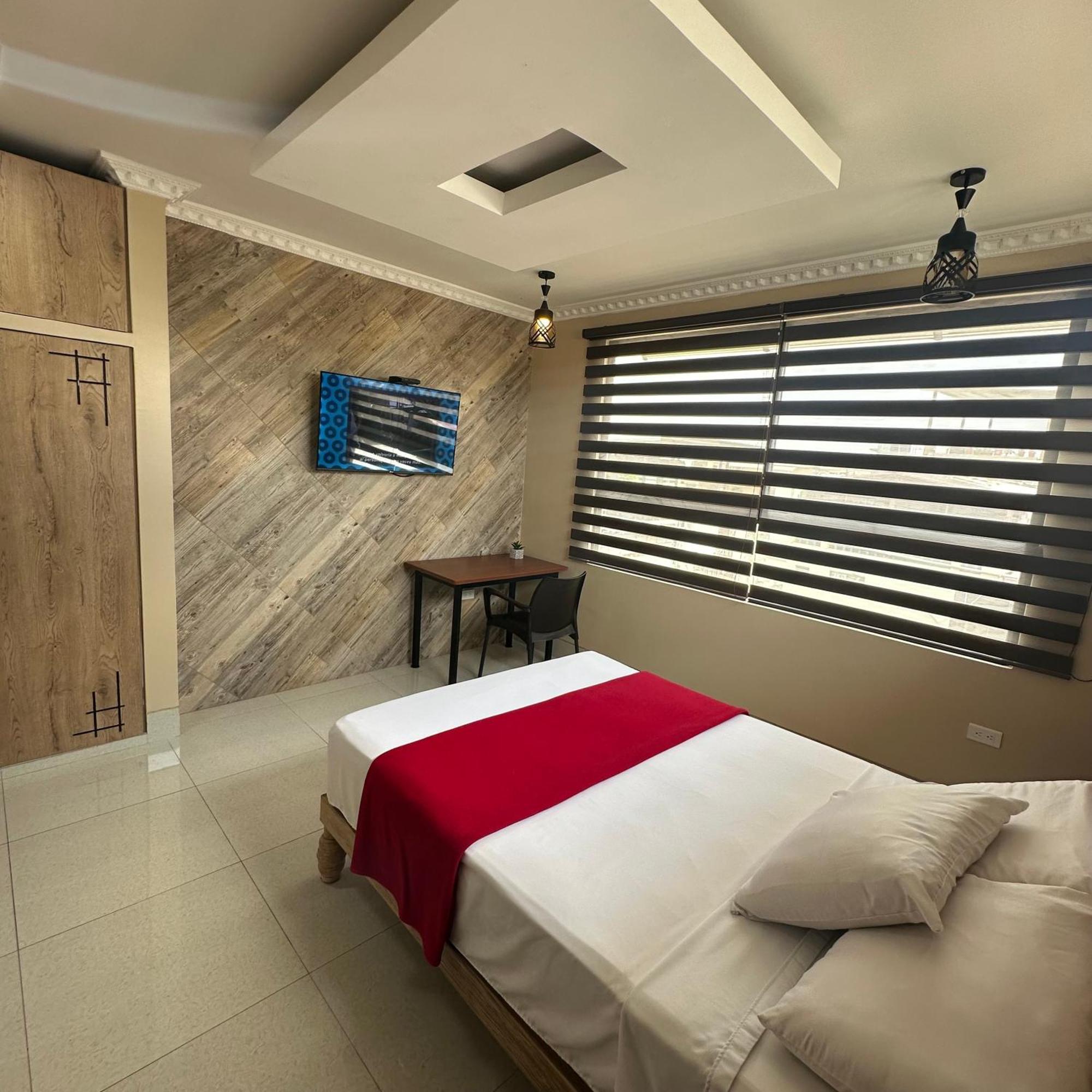Hotel Murali - Cerca Del Aeropuerto De グアヤキル エクステリア 写真