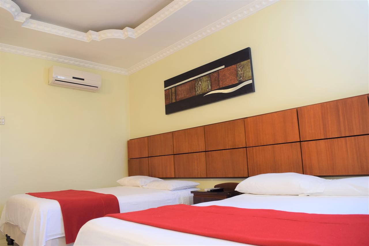 Hotel Murali - Cerca Del Aeropuerto De グアヤキル エクステリア 写真
