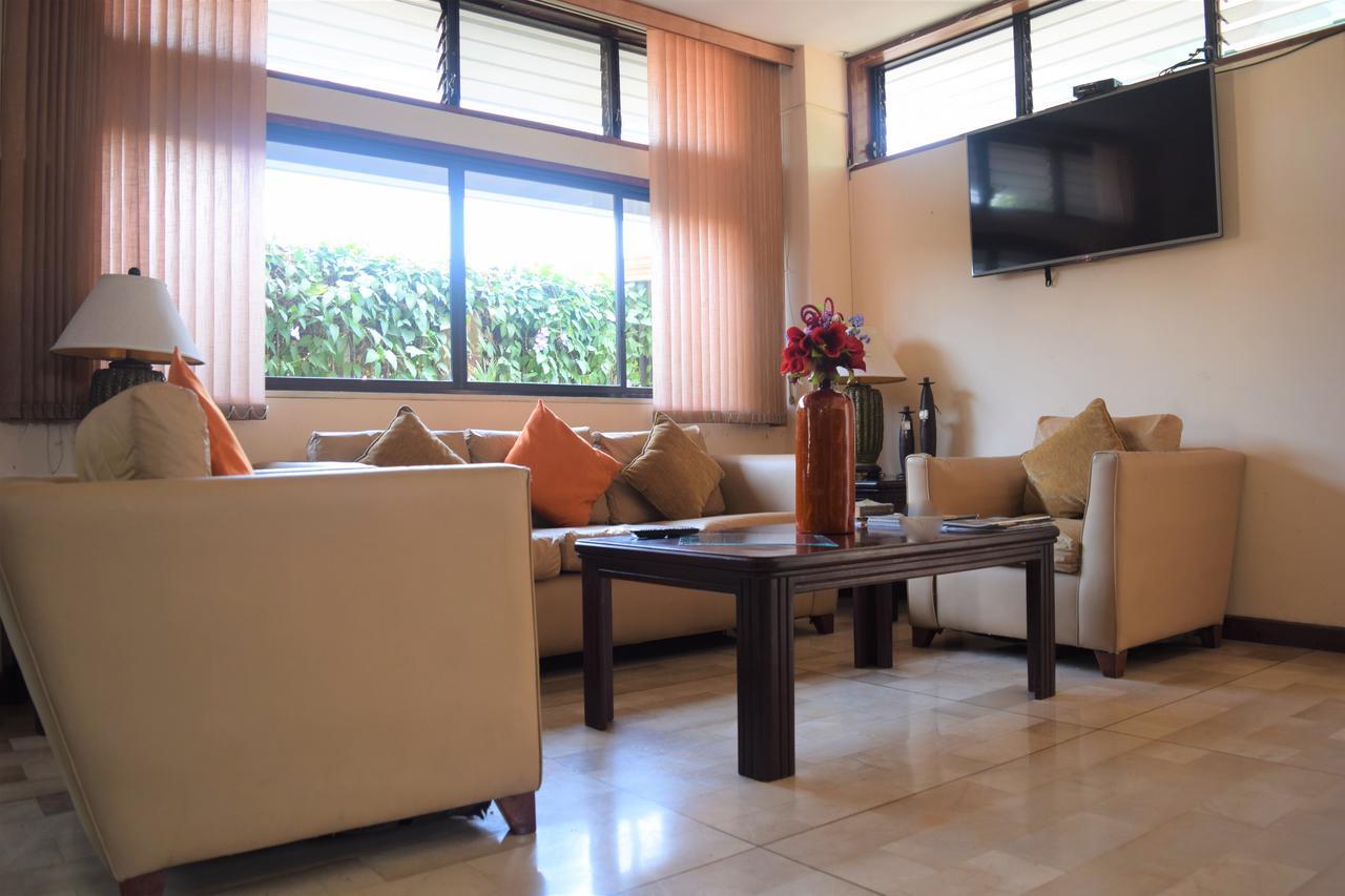 Hotel Murali - Cerca Del Aeropuerto De グアヤキル エクステリア 写真