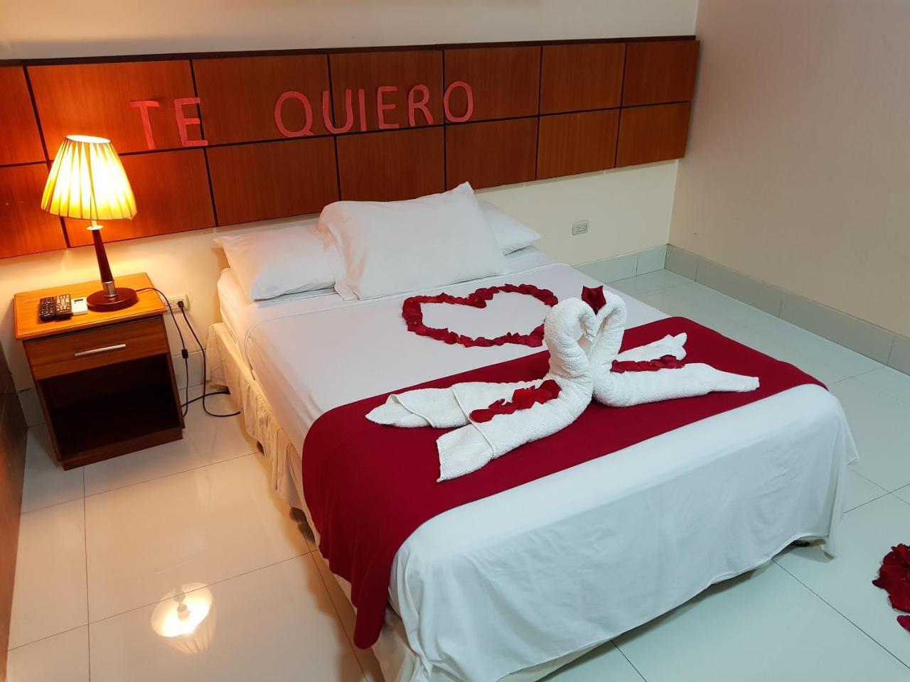 Hotel Murali - Cerca Del Aeropuerto De グアヤキル エクステリア 写真