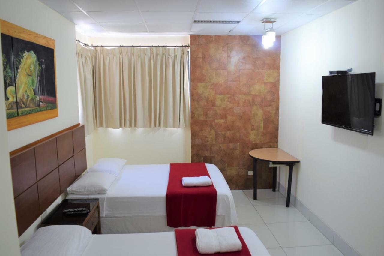 Hotel Murali - Cerca Del Aeropuerto De グアヤキル エクステリア 写真